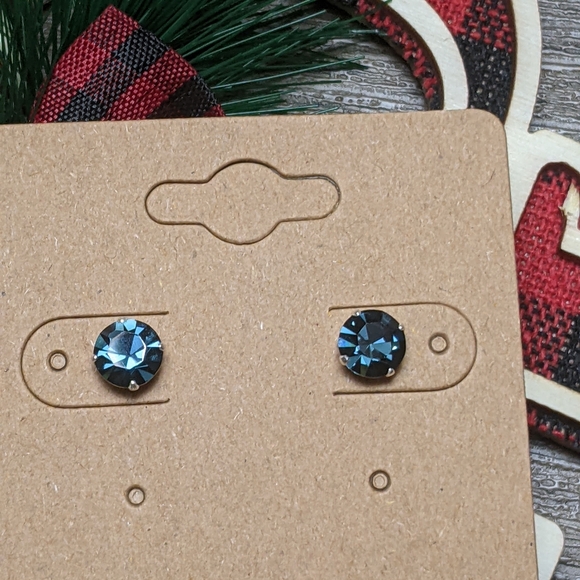 Round Crystal Silver Stud Earrings - Picture 4 of 4